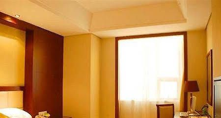פנגואנג Junyuan Huatian Hotel - Huaihua מראה חיצוני תמונה