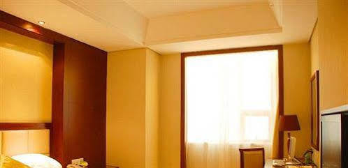 פנגואנג Junyuan Huatian Hotel - Huaihua מראה חיצוני תמונה